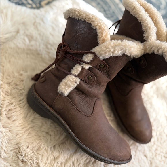 Ugg Akadia Boot in Brown Size 8 - Picture 4 of 12